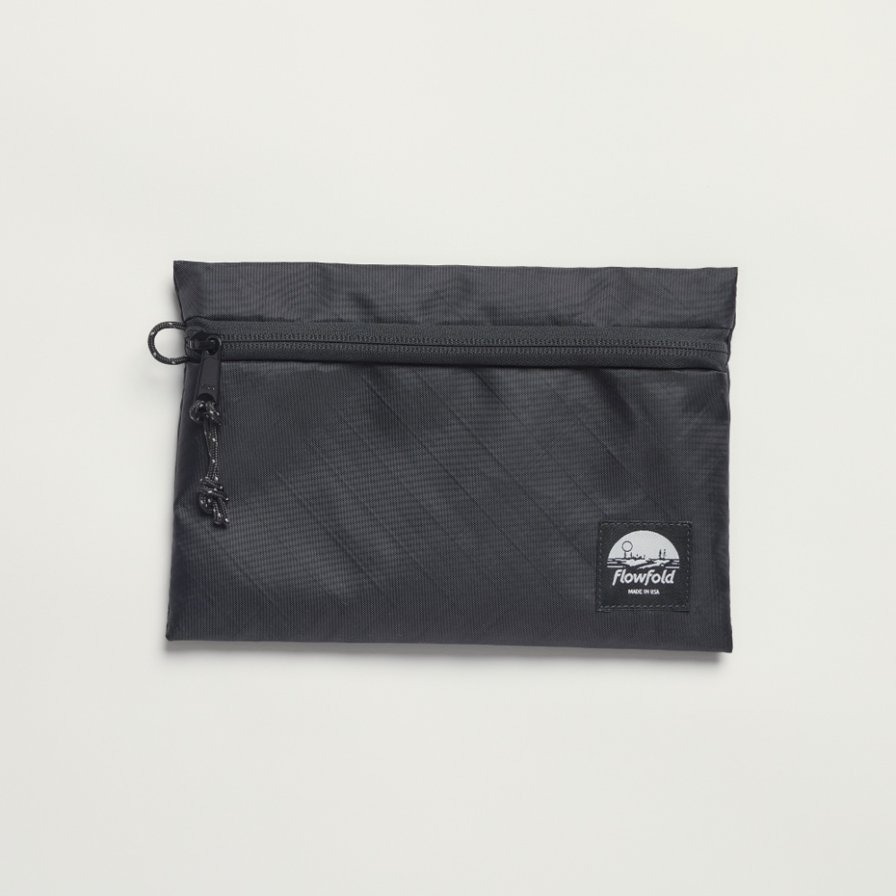 フローフォルド / FlowFold（フローフォルド） | Voyager - Zipper Pouch - Medium / ffmtp021-JP JET Black ［25FW］