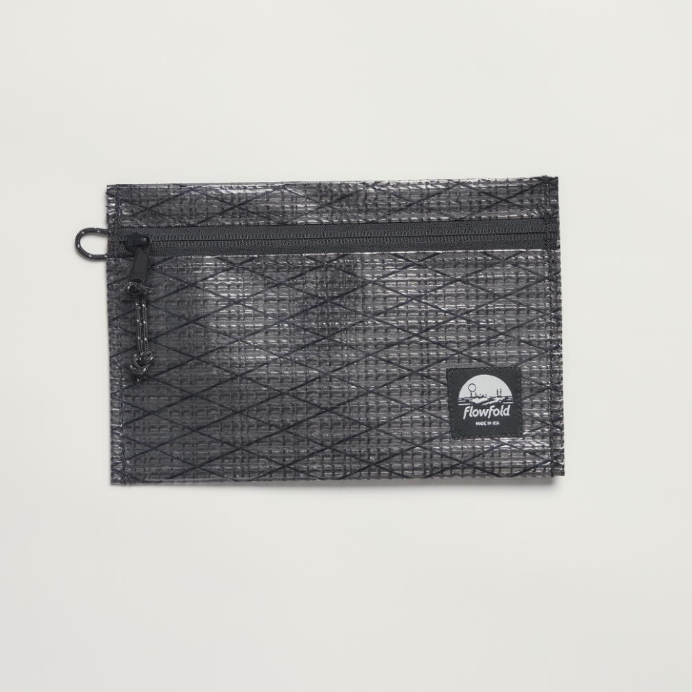 フローフォルド / FlowFold（フローフォルド） | Recycled Sailcloth Voyager - Zipper Pouch - Medium / ffmrtp001-JP BLACK SAILCLOTH ［25FW］