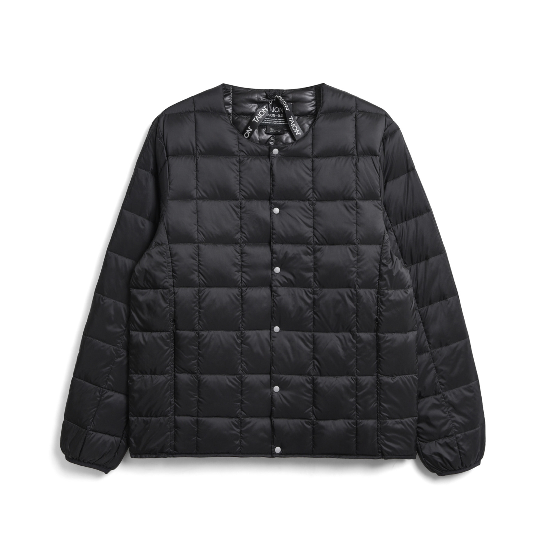 タイオン / TAION（タイオン） | ベーシック クルーネックボタン インナーダウンジャケット（メンズ） / TAION－104 ブラック ［25FW］