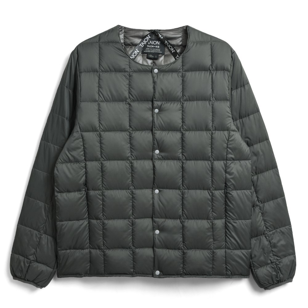 タイオン / TAION（タイオン） | ベーシック クルーネックボタン インナーダウンジャケット / ダークチャコール TAION-104_068 CREW NECK BUTTON DOWN JKT
