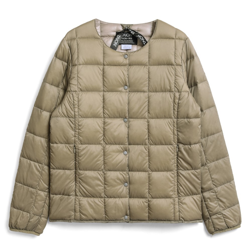 タイオン / TAION（タイオン） | ベーシック クルーネックボタン インナーダウンジャケット / カーキ TAION-W104_004 CREW NECK BUTTON DOWN JKT ウィメンズ