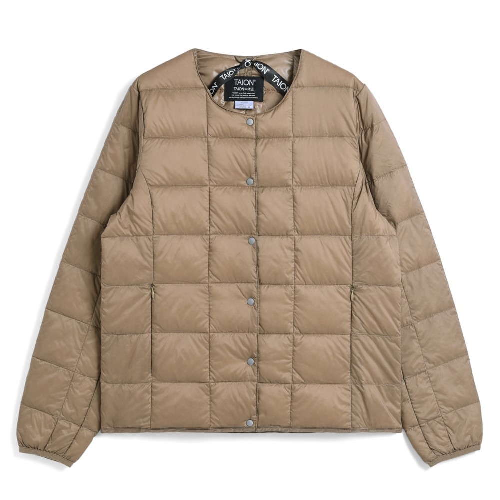 ベーシック クルーネックボタン インナーダウンジャケット / グレージュ TAION-W104_187 CREW NECK BUTTON DOWN JKT ウィメンズ|タイオン / TAION